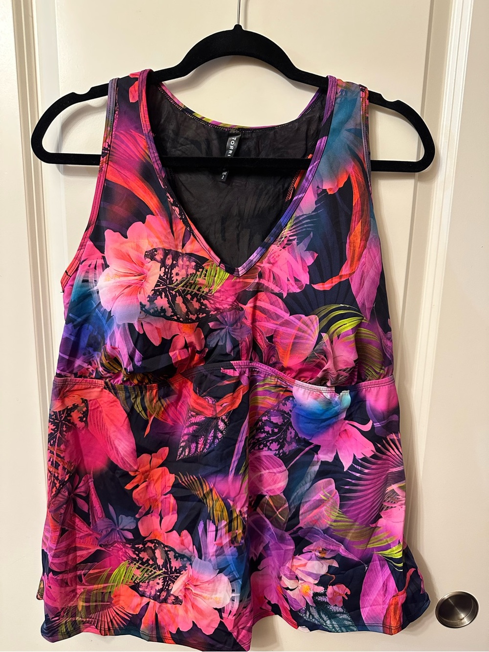 Torrid Pink Multi Floral V-Neck Tank and shorts suit - Picture 2 of 6